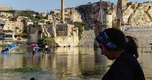 İlçenin tarihi, 12.000 yıl öncesine kadar gitmektedir. Turkey To Flood Ancient City Of Hasankeyf In Spite Of Outcry From Displaced Residents And History Buffs Cbs News