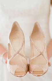 L'homme a réellement converti une moto en une chaussure à talons haut qui peut être conduit. La Robe De Mariee Rose 60 Idees Originales Archzine Fr Chaussure Mariage Chaussures Mariee Talon Mariage