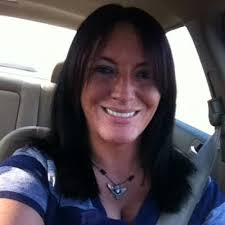 Lora Quinn's Instagram, Twitter & Facebook