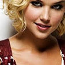 Elle Mcnabb's Instagram, Twitter & Facebook