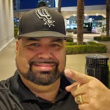 Kenny Poling's Instagram, Twitter & Facebook