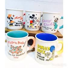 サンキューマート on instagram ディズニーキャラクターのマグカップが入荷しました イラストはもちろん 後ろのロゴデザインや取っ手と中のカラーもめちゃめちゃ可愛いです レンジ使用可能です プレゼントにオススメです 元値は高価ですがサンキュー