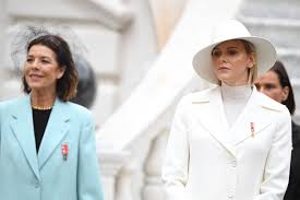 Was heißt hier schon 60? Nationalfeiertag In Monaco Und Alle Starren Nur Auf Ihren Bauch Prinzessin Caroline Monaco Furstin Charlene