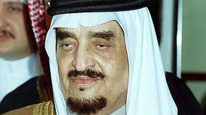 مصحف المدينة المنورة العادي باللون الأخضر تمت طباعته في مجمع الملك فهد في المدينة المنورة و هو من أجمل نسخ القرآن الكريم مكتوب بالرسم العثماني و قد كتبه الخطاط عثمان. Ø§Ù„Ù…Ù„Ùƒ ÙÙ‡Ø¯ Ø³ÙƒØ±Ø§Ù† Ø·ÙˆÙ„ Ø§Ù„ÙˆÙ‚Øª ÙˆÙƒØ³ÙˆÙ„ Ø¬Ø¯Ø§ Youtube