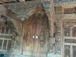 Jika dilihat sekilas memang rumah joglo mirip dengan rumah limasan namun sebenarnya dilihat dari rangka nya saja antara rumah joglo dan limasan sudah berbeda jauh. Pin Pa Rumah Joglo Jawa Jati