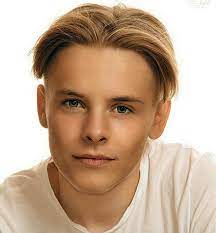 Men S Hair Haircuts Fade Haircuts Short Medium Long Buzzed Side Part Long Top Short Sides Hair Style Hairstyle Haircut Haarschnitt Haare Frisuren