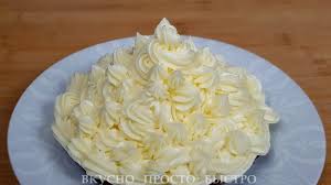 крем для торта с вареной сгущенкой и взбитыми сливками Krem Plombir Bez Slivok Prostoj Recept Krema Plombir Dlya Tortov Pirozhnyh Eklerov V 2020 G Recepty Krema Eklery Recepty Nachinki