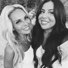 ash & claudia 🦋 (@ashleeyariza)