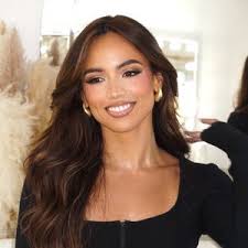 Janelle Mariss (@janellemariss)