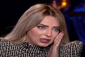 نشرت الإعلامية مي حلمي على خاصة الاستوري بحسابها الخاص بموقع التواصل الاجتماعي للصور والفيديوهات القصيرة إنستجرام عدة مقاطع فيديو في سيارتها وهي في طريقها إلى إحدى صالات الجيم بدبي مع خلفية لإحدى أغنيات الفنان الإماراتي حسين الجسمي. R1rdkctcjs Sm