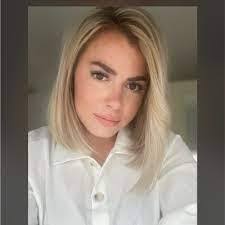 Karri White's Instagram, Twitter & Facebook