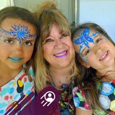 Actress Sara Gilbert reveals that Drew was her first kiss with a girl when  the pair locked lips while practicing