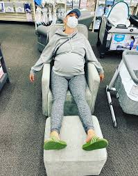 Updated 5:52 pm et, thu august 27, 2020. Katy Perry Welcomes A Baby Girl Take A Look Back At The New Mom S Cutest Bump Pics Katy Perry Pregnant Katy Perry Dress Katy Perry Pictures