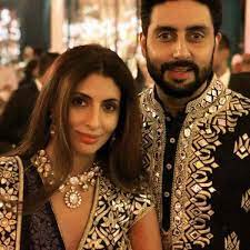 Amitabh bachchan proudly introduces little abhishek bachchan, shweta in this old video; Abhishek Bachchan Wiki Height Age Wife Family Caste Biography More Wikibio