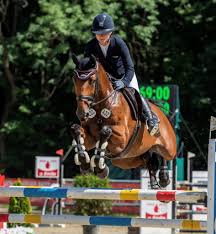 She successfully competed right through the levels from pony competitions, and in more recent years has represented germany at nations cups. Neue Schule Julia Krajewski Wins Her 18th International Competition With Sam