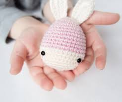 Crochet huevo de pascua cozies agrega decoración a tus huevos ya sea que los hayas pintado o no. Huevos De Conejito De Pascua Crochetisimo
