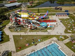 A hétfői nap kivételével minden nap várunk titeket sok szeretettel a cinemaqua film és naturparkban! Megorult A Hosegtol Holnap Meg Melegebb Lesz Irany A Strand