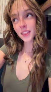 Lindsey Rowland's Instagram, Twitter & Facebook