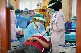 ผนึกกำลังโครงการ “ราษฎรสุขใจ พลานามัยสมบูรณ์ แพทย์พระราชทาน”  ยกระดับบริการทันตกรรมแก่พระภิกษุและประชาชน  สานต่อพระราชปณิธานเพื่อการเข้าถึงการรักษาอย่างเท่าเทียม –  สํานักงานประชาสัมพันธ์