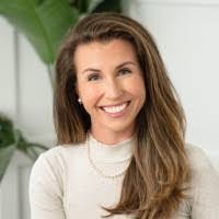 Lynn Mangan's Instagram, Twitter & Facebook