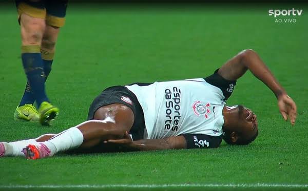 Vitinho passa por cirurgia no joelho ap&oacute;s les&atilde;o, e Corinthians planeja in&iacute;cio de recupera&ccedil;&atilde;o | Ge