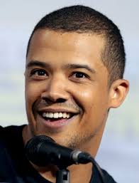 File:Jacob Anderson (48427304497) (cropped).jpg