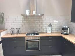 schwarze kuche mit metrofliese kuche schwarz kuche kuchendesign