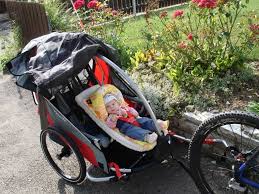 Premieres Balades En Famille Avec Les Sieges Enfant Pour Remorque De Velo Carnet De News Remorque Velo Remorque Velo Bebe Remorque