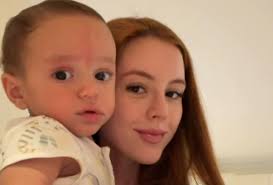 Amanda Araújo, namorada de Richarlison, surpreende com semelhança com o filho: 'Está a minha cara'