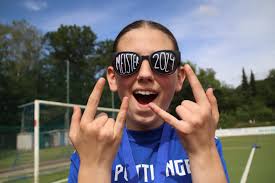 Meisterkrönung für die B-Juniorinnen der DJK Püttlingen: Sponsor Krämer IT  beim Saisonfinale mit dabei