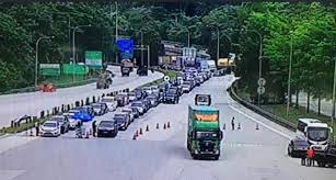 Salak selatan is situated 790 metres southeast of plaza toll smart sungai besi. Tol Gombak Dan Sungai Besi Mula Sesak Ada Cubaan Balik Kampung Sebelum Total Lockdown