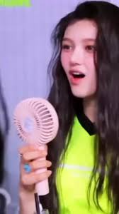 when Danielle forget that Hanni is older than her😭😭 #hanni #hanninew...