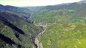 Trabzon iline 39 km, maçka ilçesine 11 km. Daglarin Arasindaki Yesil Inci Macka Misafirlerini Bekliyor