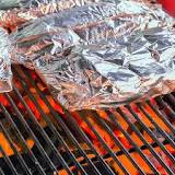 Can you grill fish with tinfoil on it?