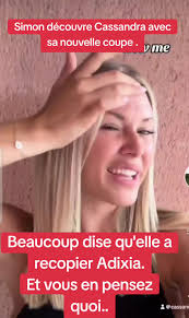 Simon découvre Cassandra avec sa nouvelle coupe