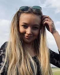 Michelle Schilling's Instagram, Twitter & Facebook