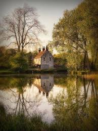 Pin By Anna Lisa Marino On Village Life English Countryside English Cottage Cottage