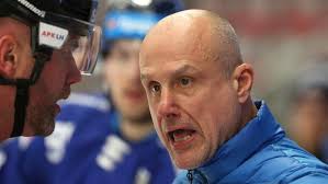 Trenérský třesk v hokejové Plzni, Straka vyhodil sám sebe