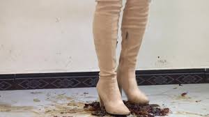 Seafood fetish mistress barefoot action