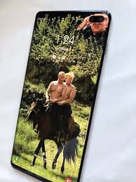 20 Of The Best Wallpapers People Have Created To Hide Camera Cutout In New Samsung Phones Funny Wallpapers Cool Wallpaper Memes