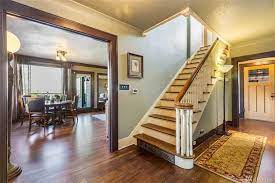 The white trim and paneling as well as the soft color of the wall keep things light and bright. 60 Craftsman Style Foyer Ideas Photos Home Stratosphere