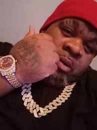 Somebody please photoshop me holding hands with Bèyonce🤦