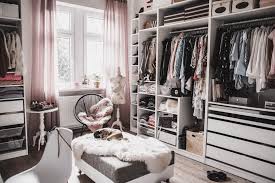 Unsere dienstleistungen im bereich zahnimplantate. Einen Begehbaren Kleiderschrank Planen So Habe Ich Mein Ankleidezimmer Eingerichtet Julies Dresscode