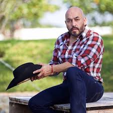Lupillo rivera no se olvida de belinda y le piropea en romántico mensaje. Lupillo Rivera Se Independiza Del Todo La Mega
