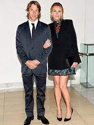 Julia Roberts Says She's Obsessed with Husband Danny Moder, Has Him Help  Pick Out Her Outfits