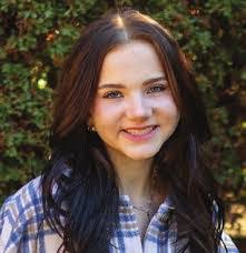 Kelly Hollabaugh's Instagram, Twitter & Facebook