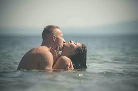 Riconoscere i segnali dell'amore tossico. Fare L Amore In Acqua Pro E Contro Di Un Esperienza Molto Seducente