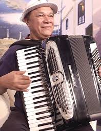 Ver las letras de dominguinhos y escuchar eu só quero um xodó, te faço um cafuné, xote das meninas (part. Pin Em Dominguinhos
