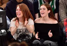 She has received many accolades, including an academy award, two emmy awards, and two golden globes. 9 Times Julianne Moore S Daughter Liv Looked Just Like Her Instyle