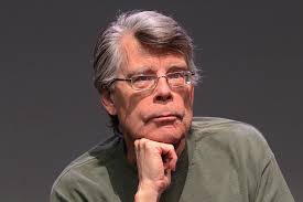 Stephen King denuncia la retirada de 87 de sus libros en Estados Unidos:  aquí los detalles